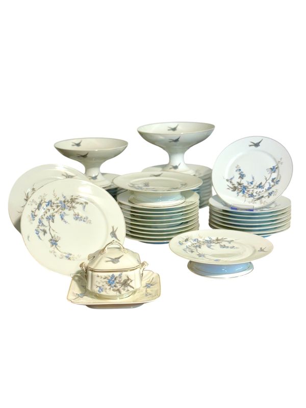 Service de table en porcelaine de 43 pièces à motifs floraux et oiseaux bleus