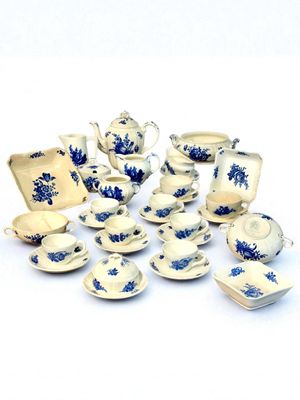 Service de table en faïence bleu et blanc Villeroy & Boch, 29 pièces