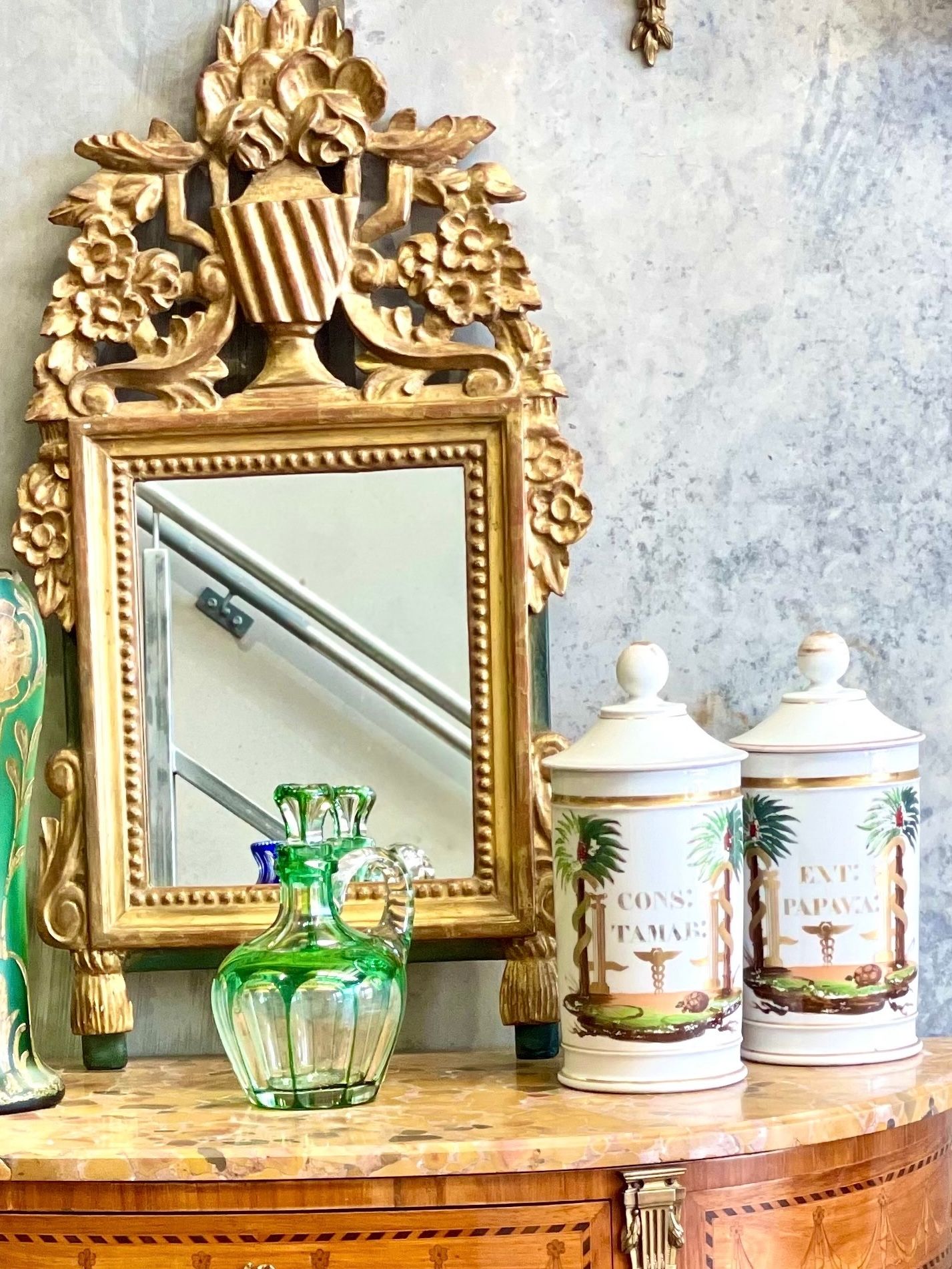 Paire de pots d'apothicaire à couvercle en porcelaine, France XIXe siècle