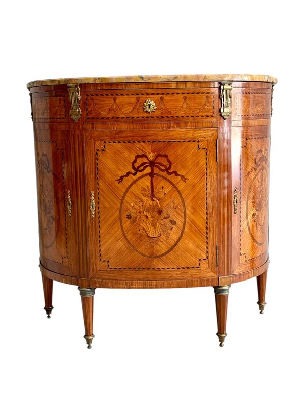 Commode demi-lune de style Louis XVI du XIXe siècle avec dessus en marbre