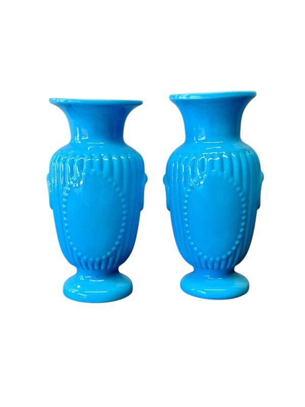 Paire de vases en verre opalin bleu français, XIXe siècle