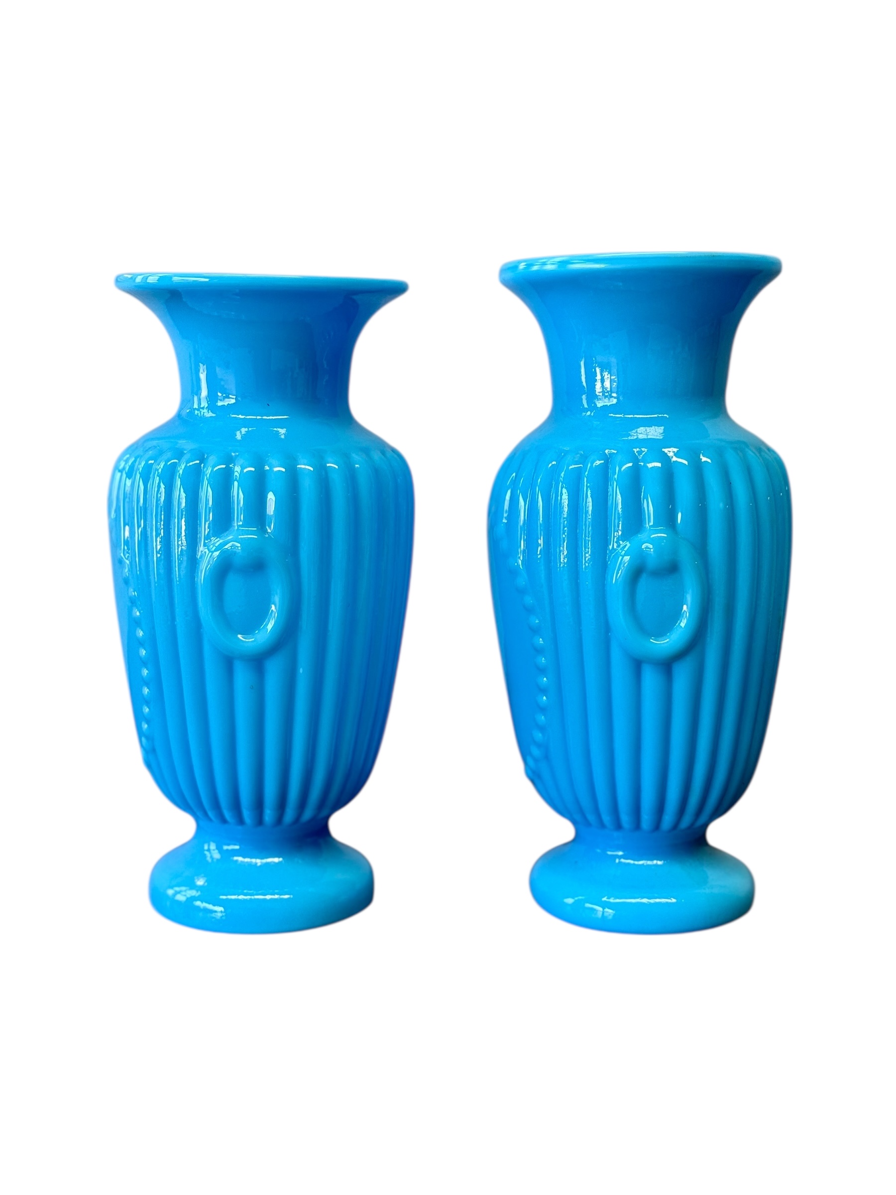 Paire de vases en verre opalin bleu français, XIXe siècle