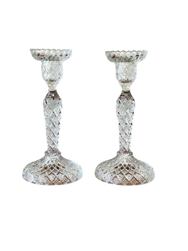 Paire de bougeoirs en cristal taillé à motif de losanges, XIXe siècle