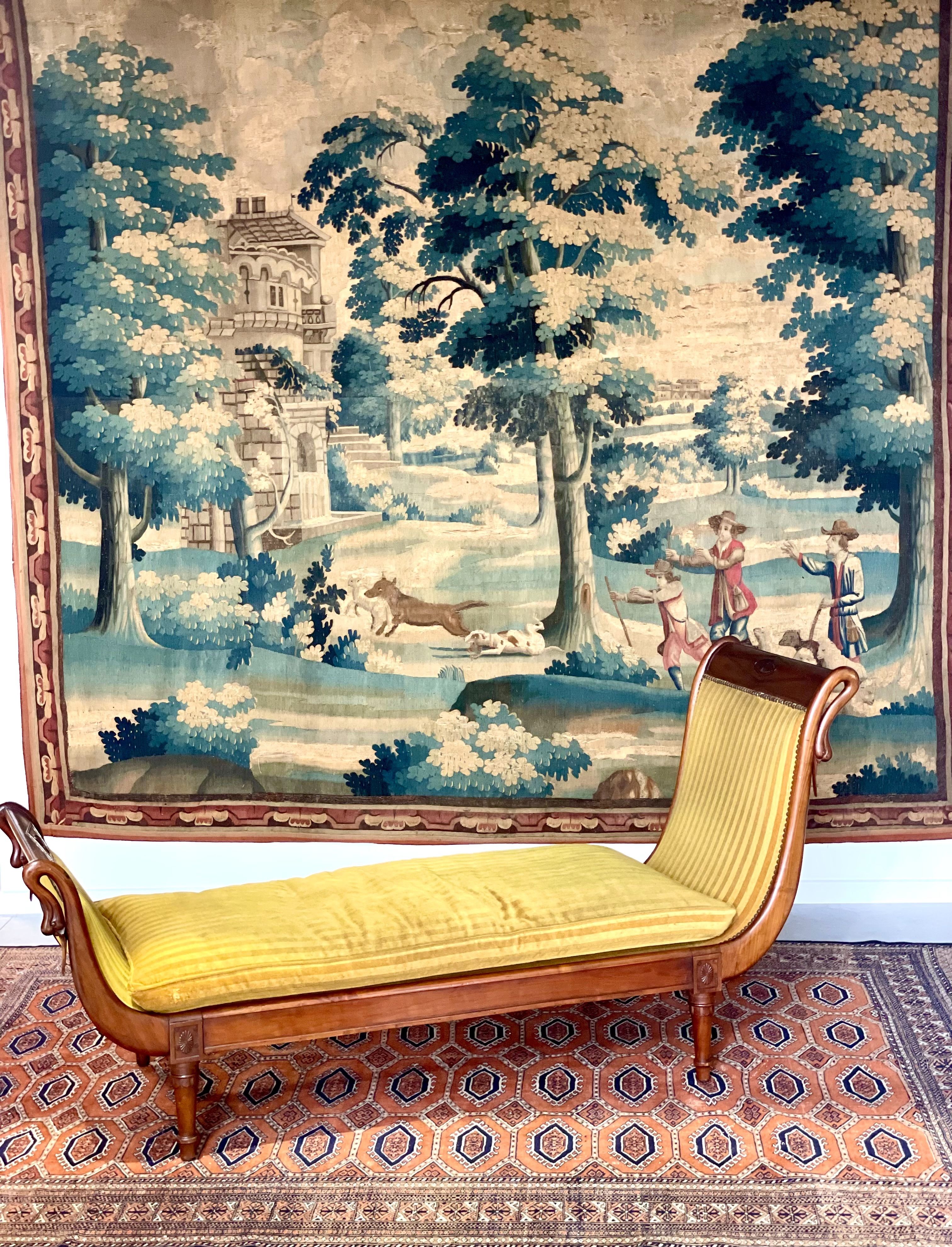 Tapis persan tissé à la main du XIXe siècle en laine rouge et bleu marine