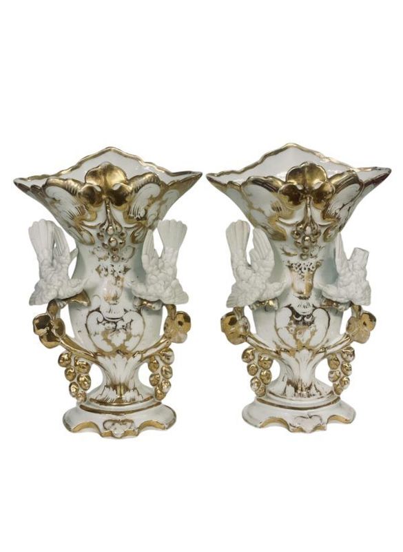 Paire de grands vases en porcelaine de Paris du XIXe siècle