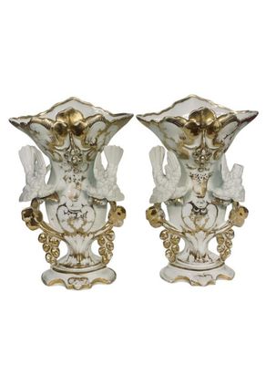 Paire de grands vases en porcelaine de Paris du XIXe siècle