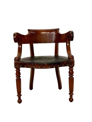 Chaise de bureau en cuir gravé, époque  Restauration