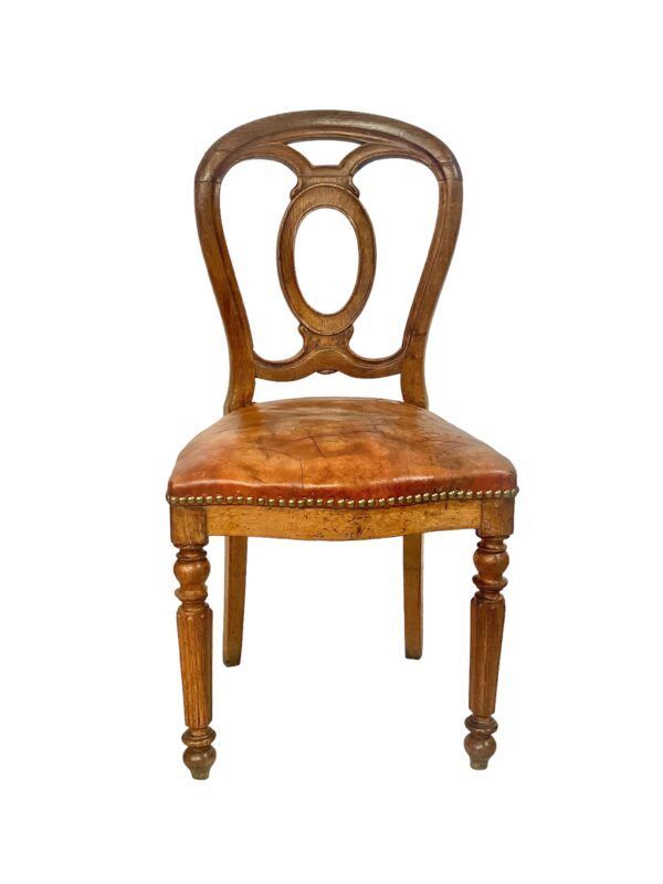 Chaise d'époque Louis Philippe en noyer et cuir