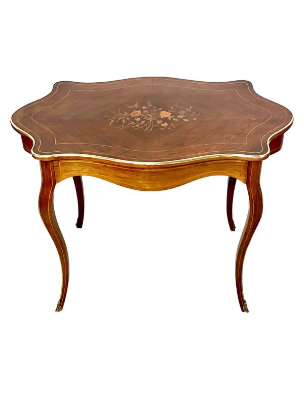 Bureau ou table centrale de style Louis XV du XIXe siècle