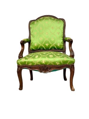 18th Century Louis XV Epoque Walnut Fauteuil à La Reine