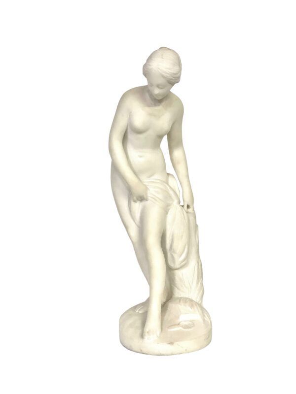 Sculpture en marbre blanc du XIXe siècle « La Baigneuse », inspirée de Falconet