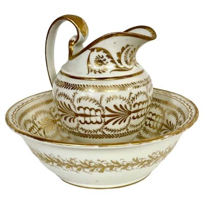 Bassin et son pichet en Porcelaine ancienne de Paris du XIXe siècle avec décor doré