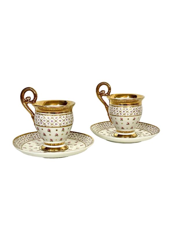 Paire antique de tasses à café et soucoupes en Porcelaine dorée de Paris
