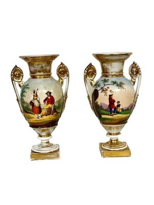 Paire d'urnes en Porcelaine de Paris peintes à la main, XIXe siècle