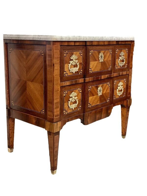 Commode Louis XVI en marqueterie, France XVIIIe siècle