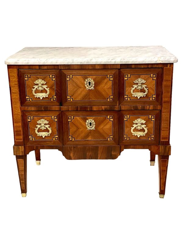 Commode Louis XVI en marqueterie, France XVIIIe siècle