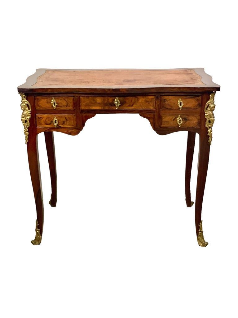 Bureau d'écriture pour femme avec monture en bronze doré, datant des années 1750, par Adrien DELORME
