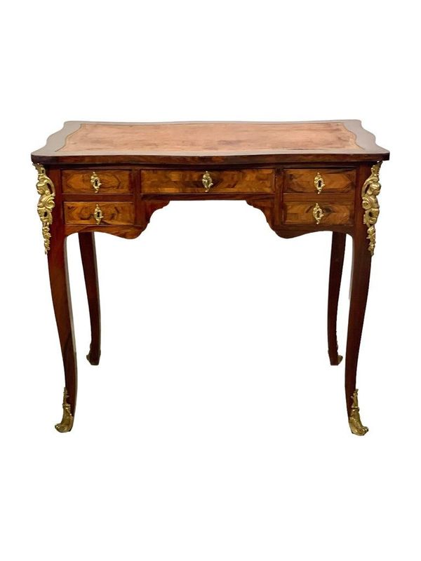 Bureau d'écriture pour femme avec monture en bronze doré, datant des années 1750, par Adrien DELORME