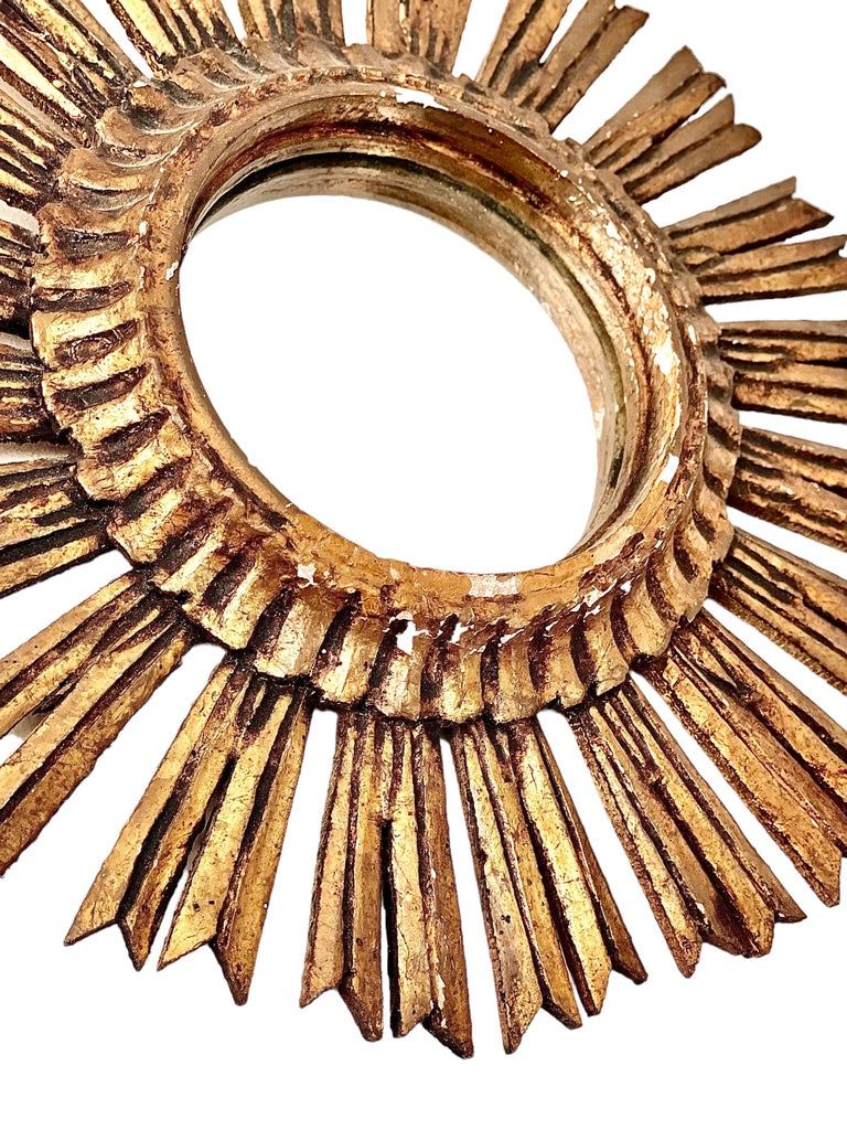 Miroir français du XIXe siècle en bois doré avec rayons de soleil