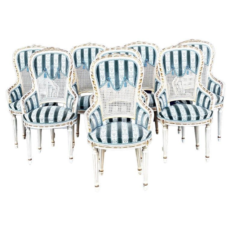 Ensemble de huit fauteuils de salle à manger Louis XVI