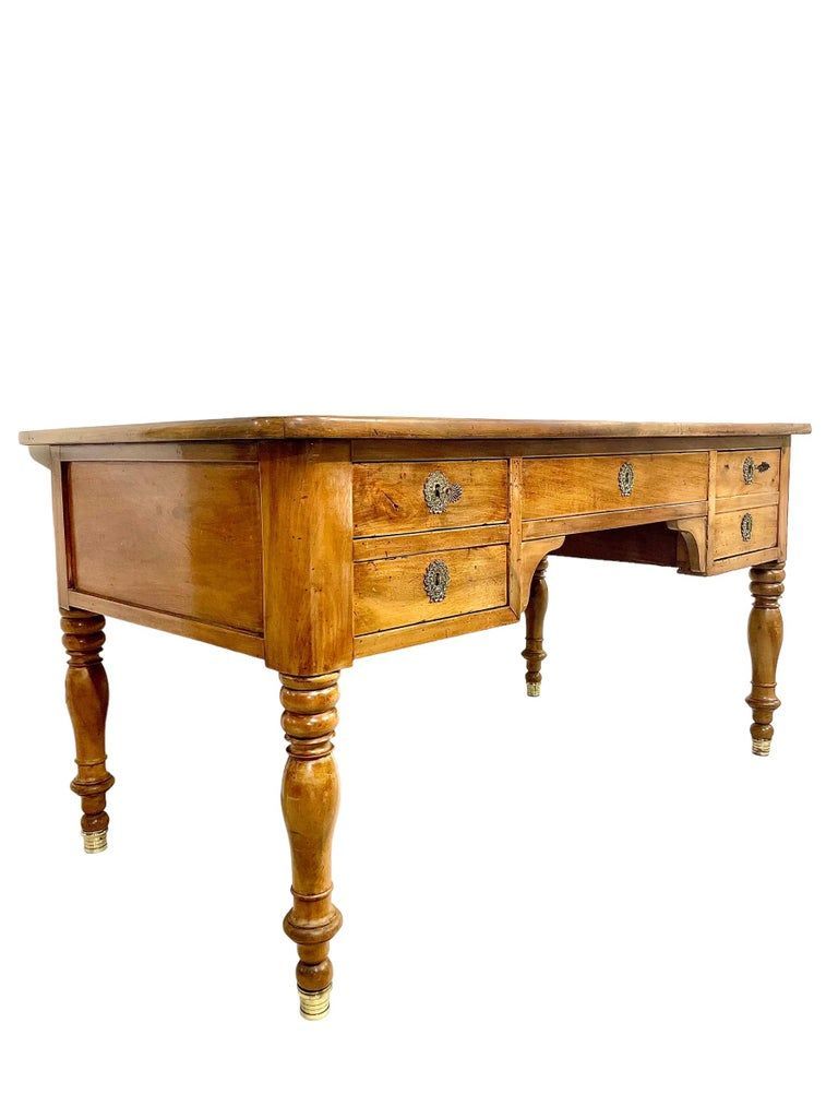 Bureau double en bois d'orme du XIXe siècle avec plateau en cuir gaufré