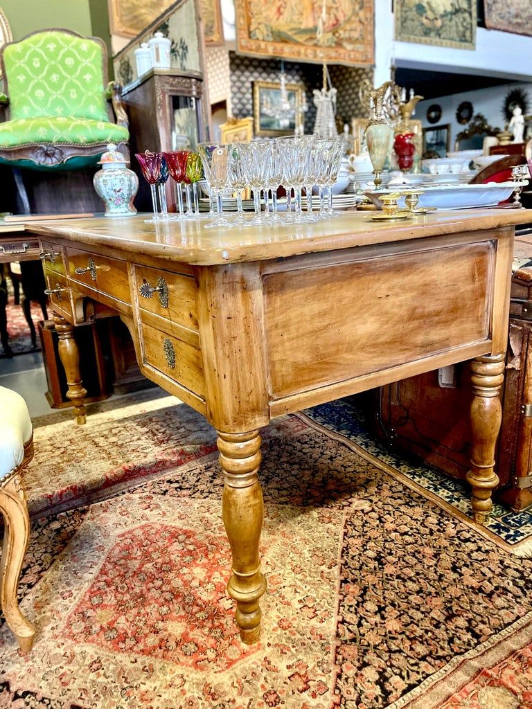 Bureau double en bois d'orme du XIXe siècle avec plateau en cuir gaufré