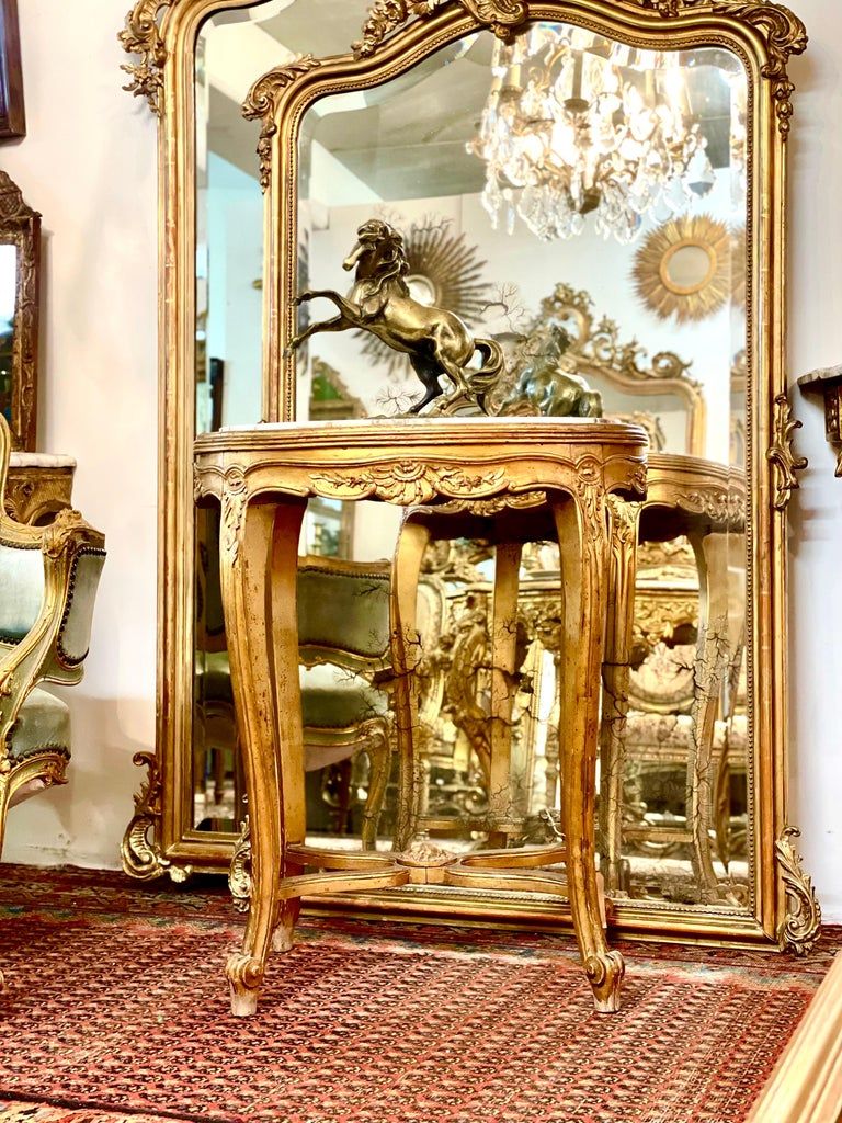 Table centrale Louis XV en bois doré du XIXe siècle avec plateau en marbre