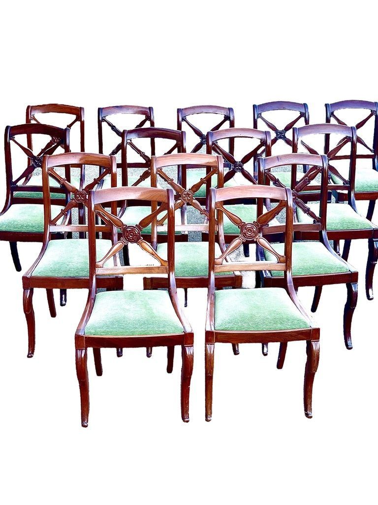 Ensemble de 14 chaises de salle à manger de style Empire, vers 1820