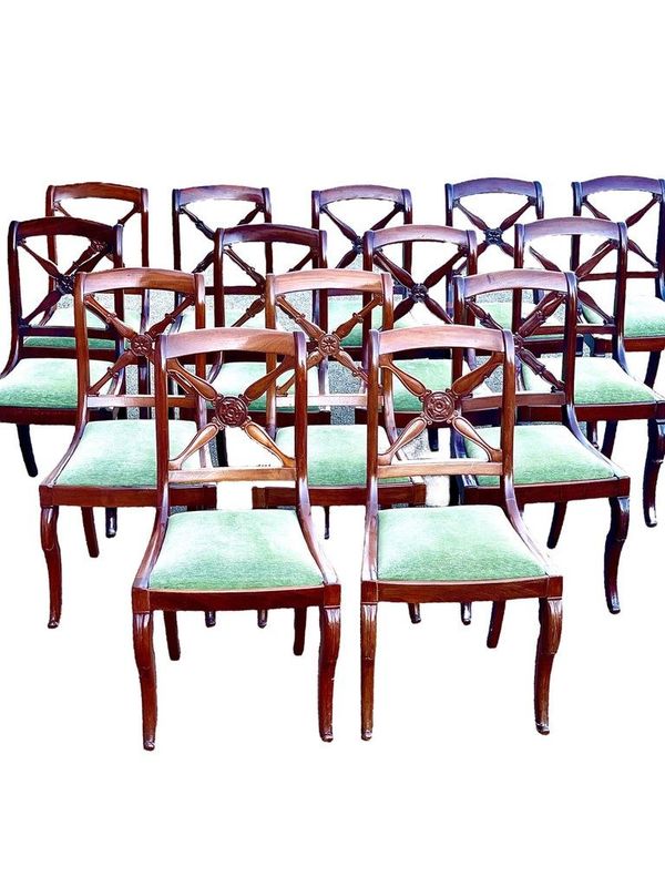 Ensemble de 14 chaises de salle à manger de style Empire, vers 1820