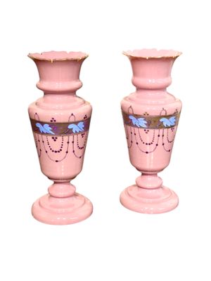 Paire de vases en opaline rose du XIXe siècle à décor doré
