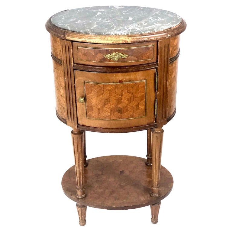 Table d'appoint ovale plaquée Louis XVI du XIXe siècle, France