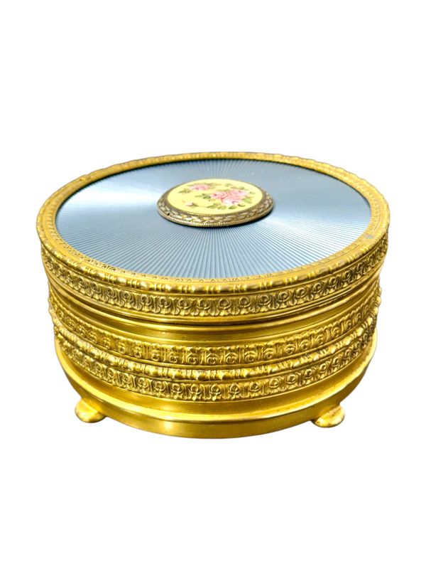 Boîte à bijoux en métal doré et émail guilloché avec miniature peinte à la main