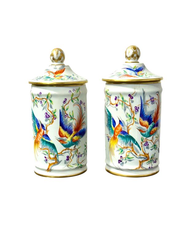 Paire de pots d'apothicaire Le Tallec Paris, oiseaux peints à la main et dorure