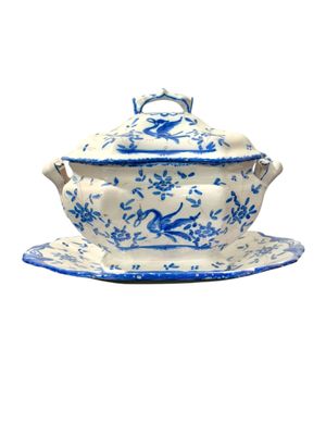 Soupière et son plat en faïence peints à la main, bleu et blanc,  France XIXe siècle