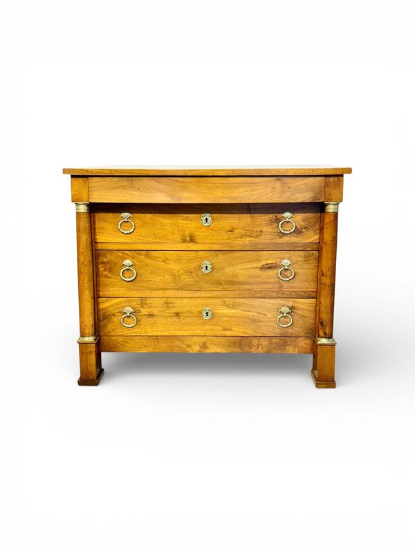 Commode en noyer d'époque Empire, ornements en bronze, France début du XIXe siècle