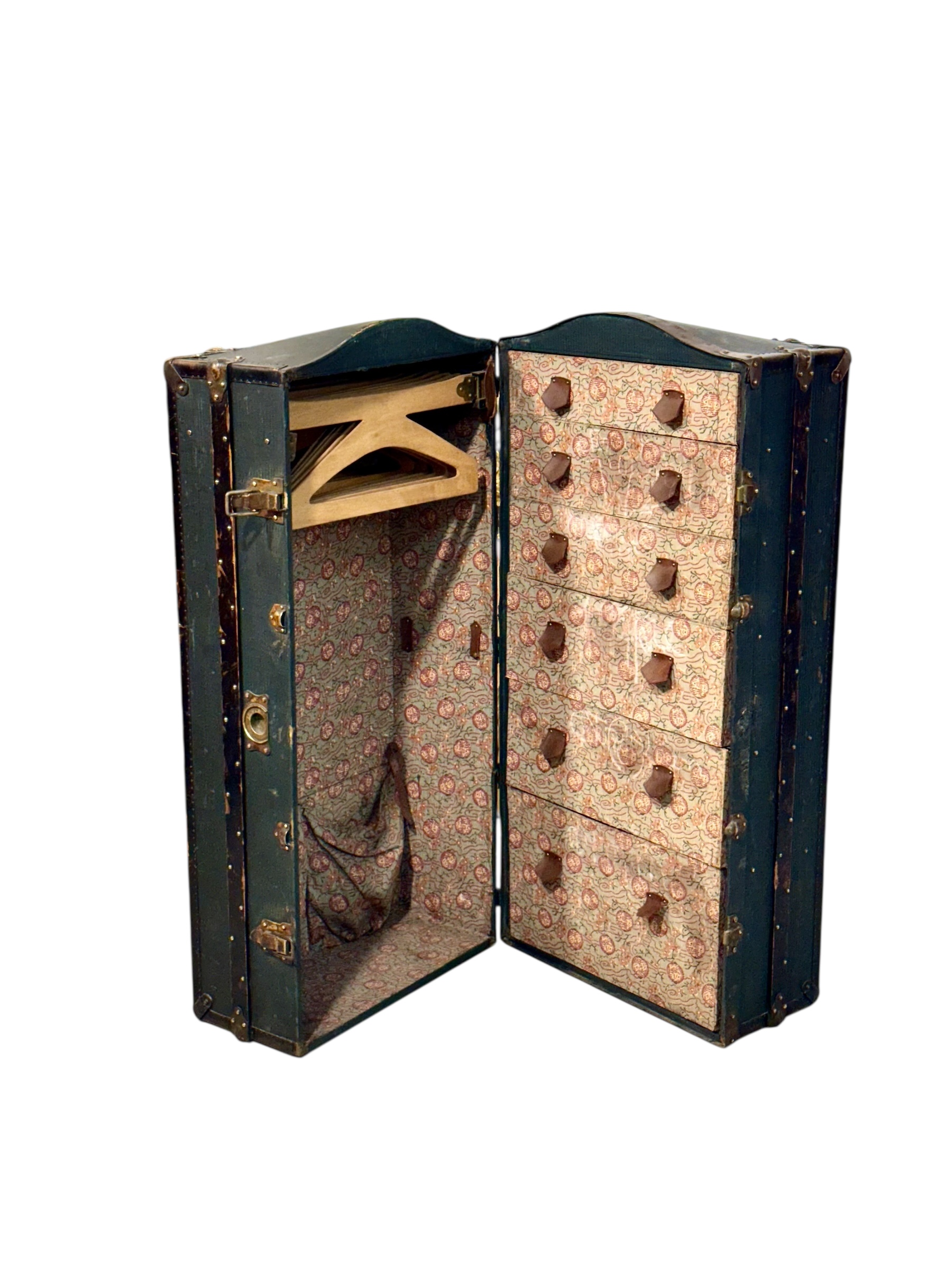 Malle de voyage française du XIXe siècle avec tiroirs et cintres