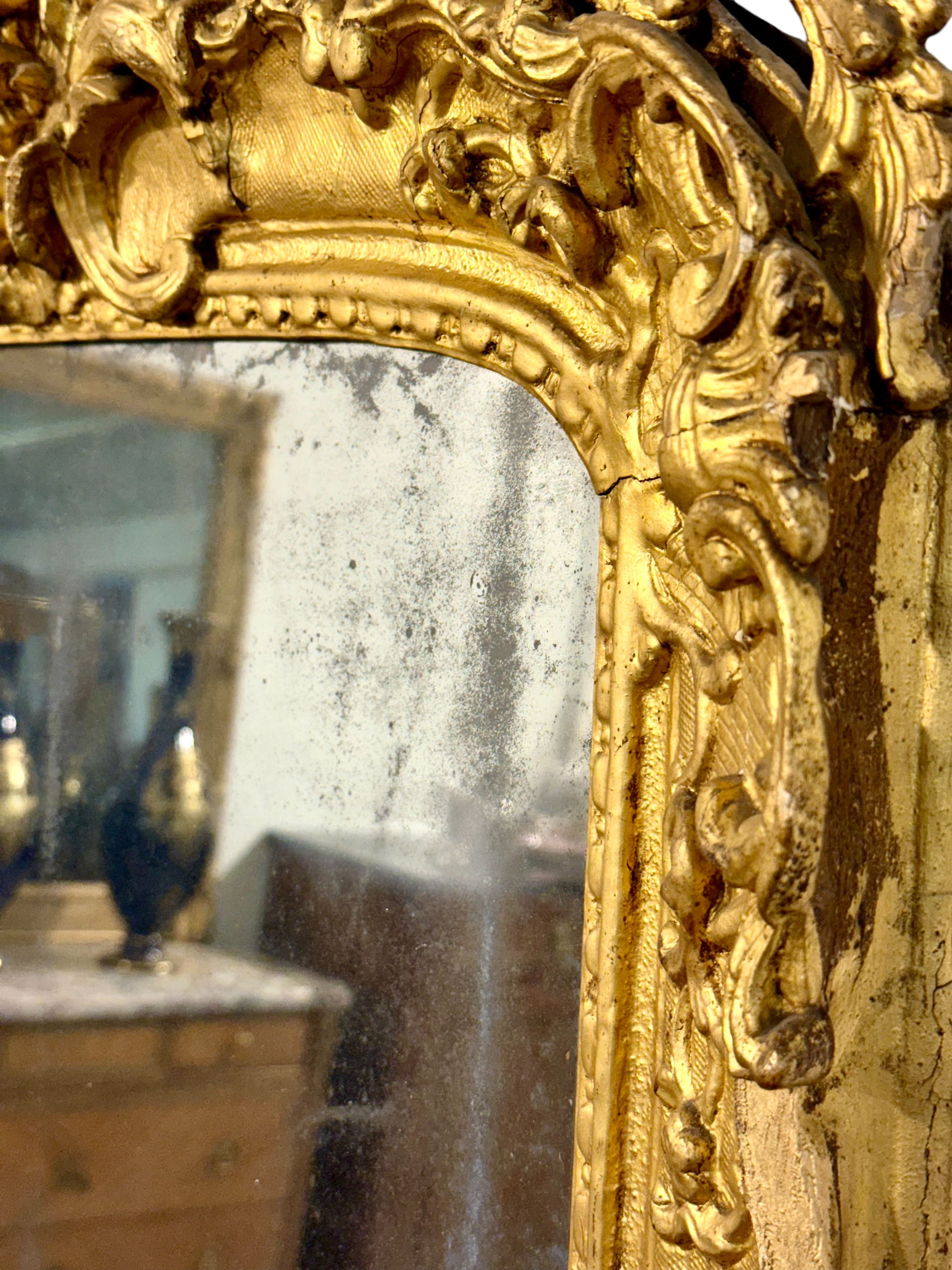 Miroir Louis XV en bois doré, France XVIIIème siècle