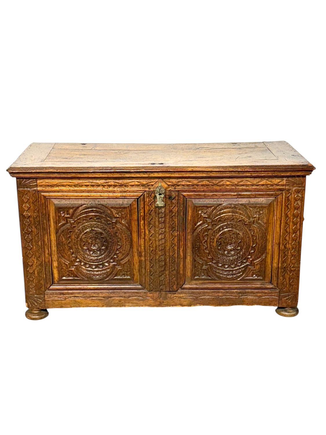 Coffre en chêne sculpté d'époque  Renaissance espagnole, vers 1600