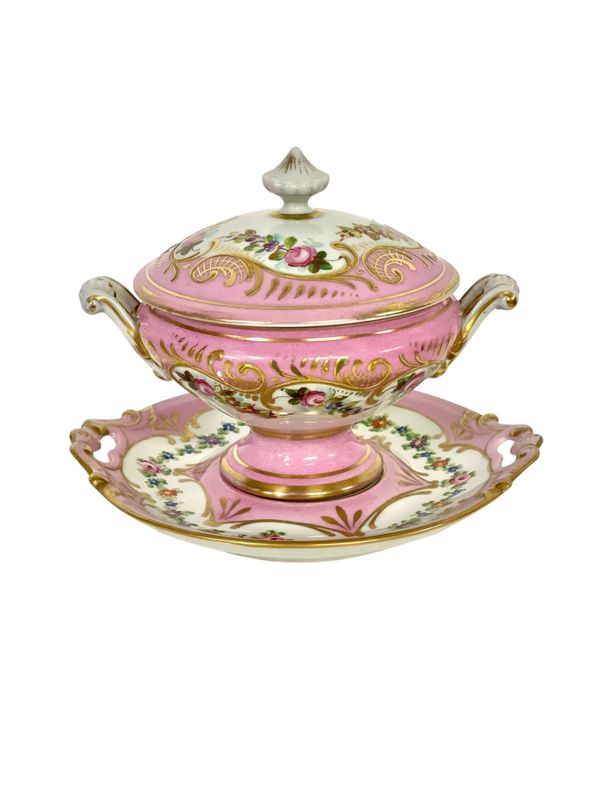 Soupière en porcelaine de Limoges rose et or du XIXe siècle