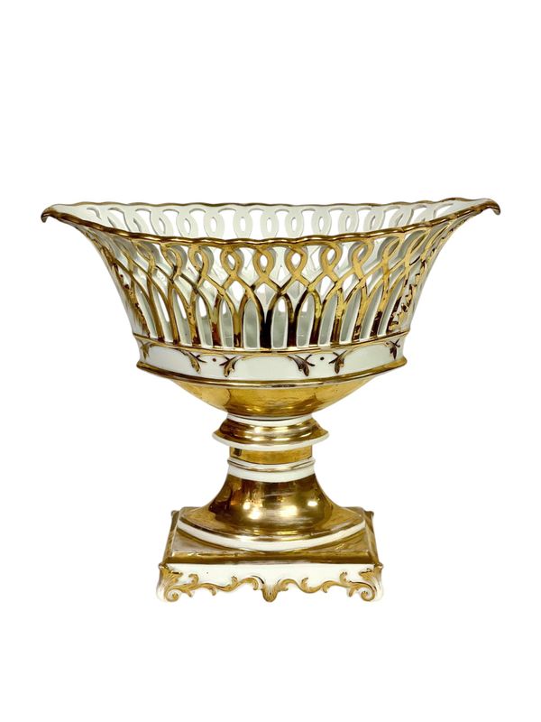 Corbeille à fruits ajourée en porcelaine de style Louis XV, XIXe siècle