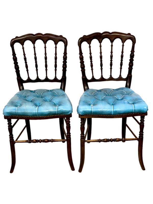 Paire de chaises d'Opéra Napoléon III en bois noirci et cuir bleu