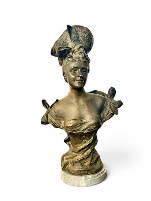 Buste de femme en bronze patiné signé R.G., France, fin du XIXe siècle