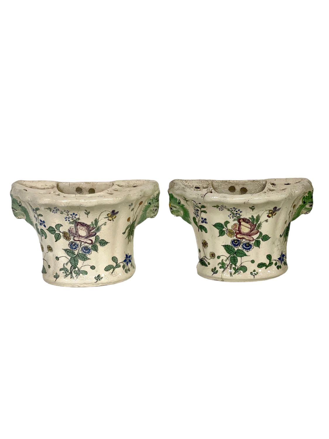 Paire de bouquetières en terre cuite du XVIIIe siècle, ou vases à fleurs