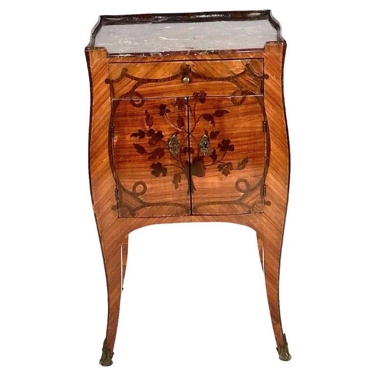 Table de chevet française de style Louis XV, années 1900