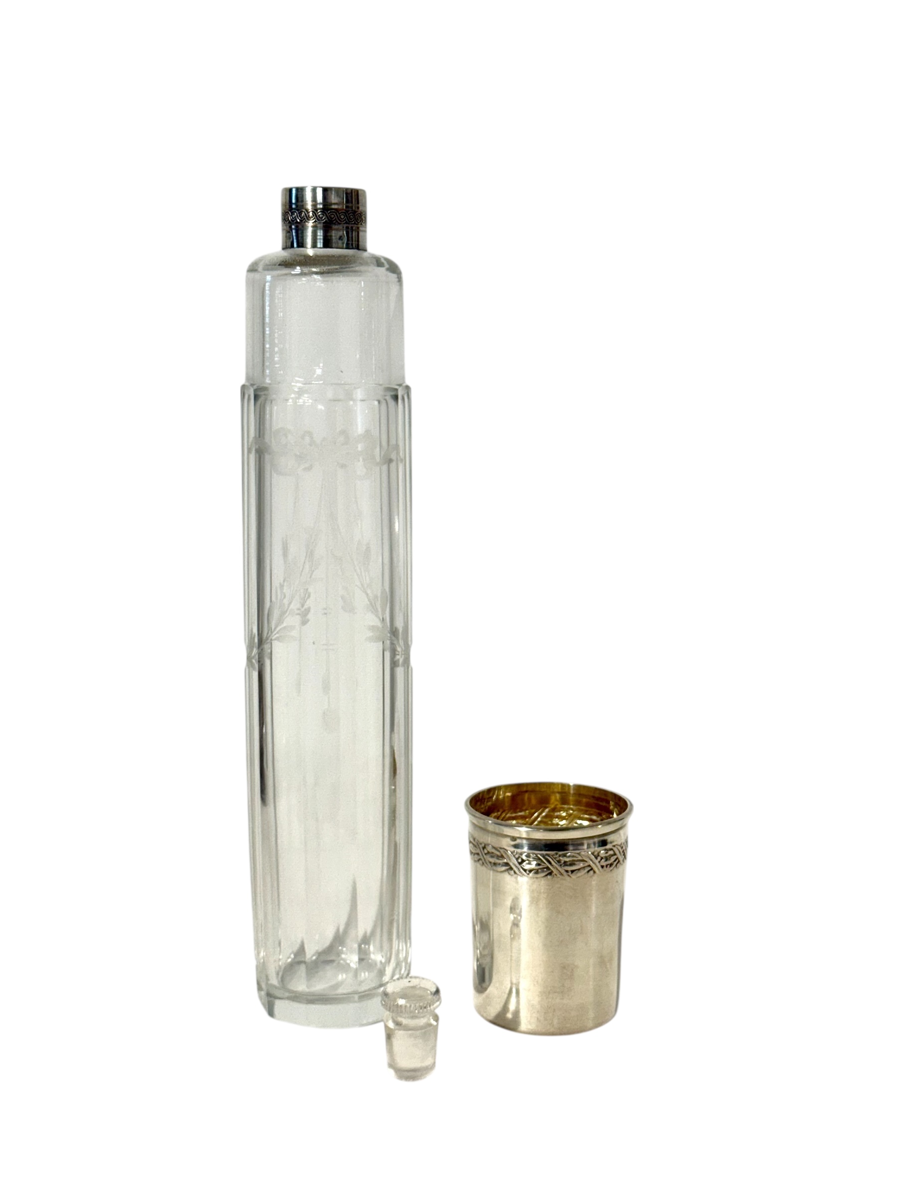 Rare flacon de parfum en cristal avec monture en argent massif, France vers 1890