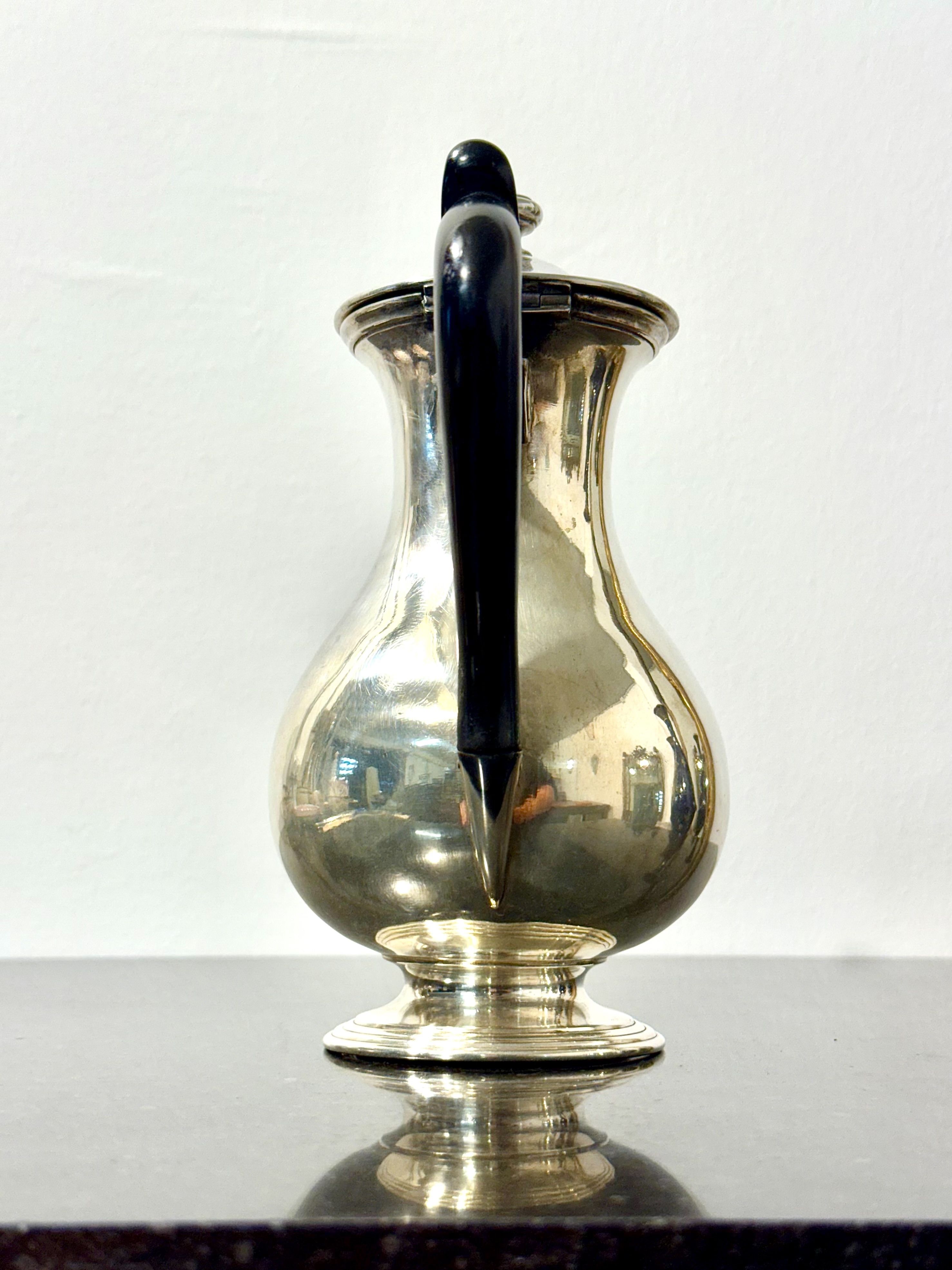 Cafetière française en métal argenté du XIXe siècle