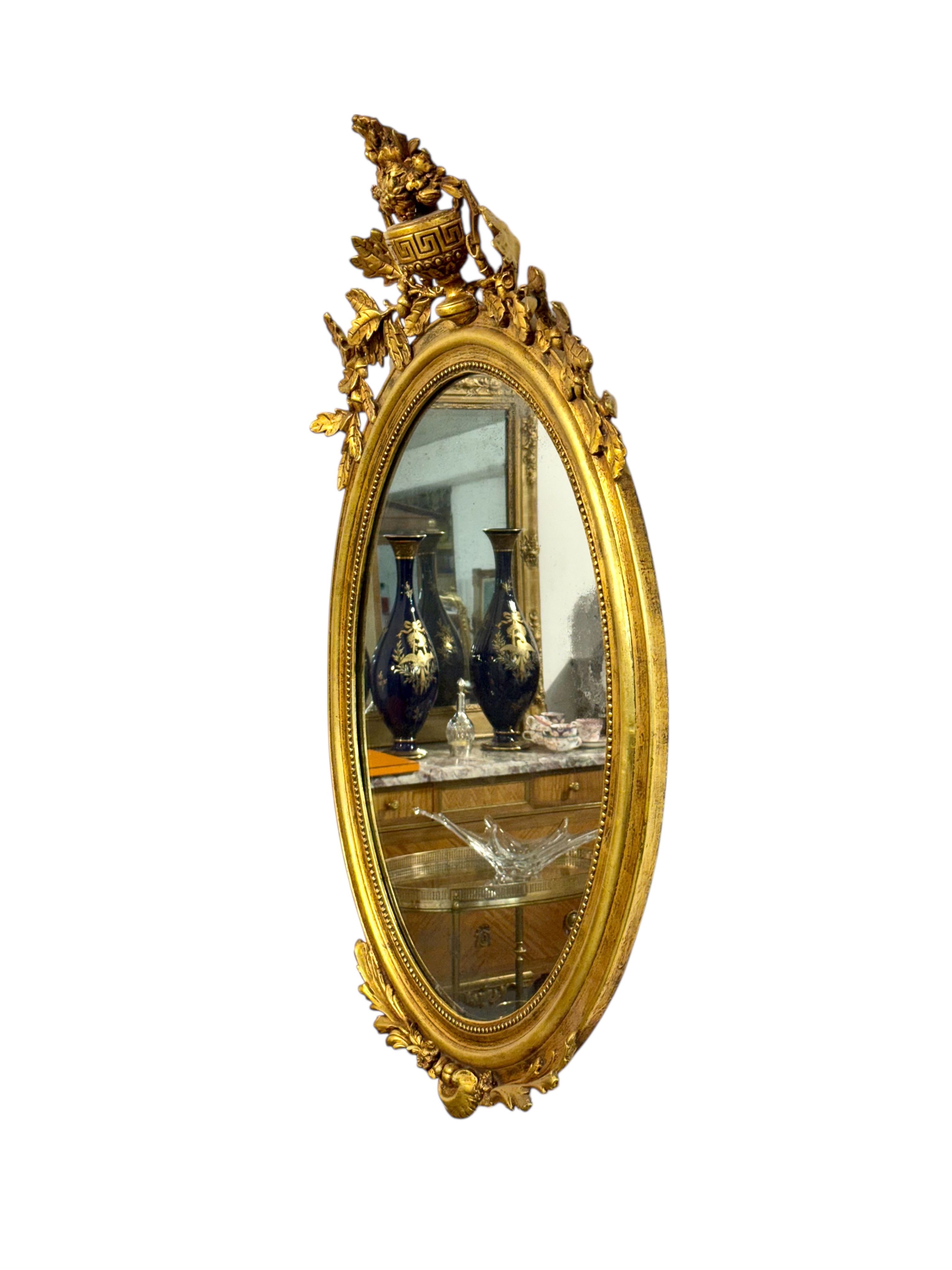 Grand miroir ovale en bois doré de style Louis XVI, XIXe siècle