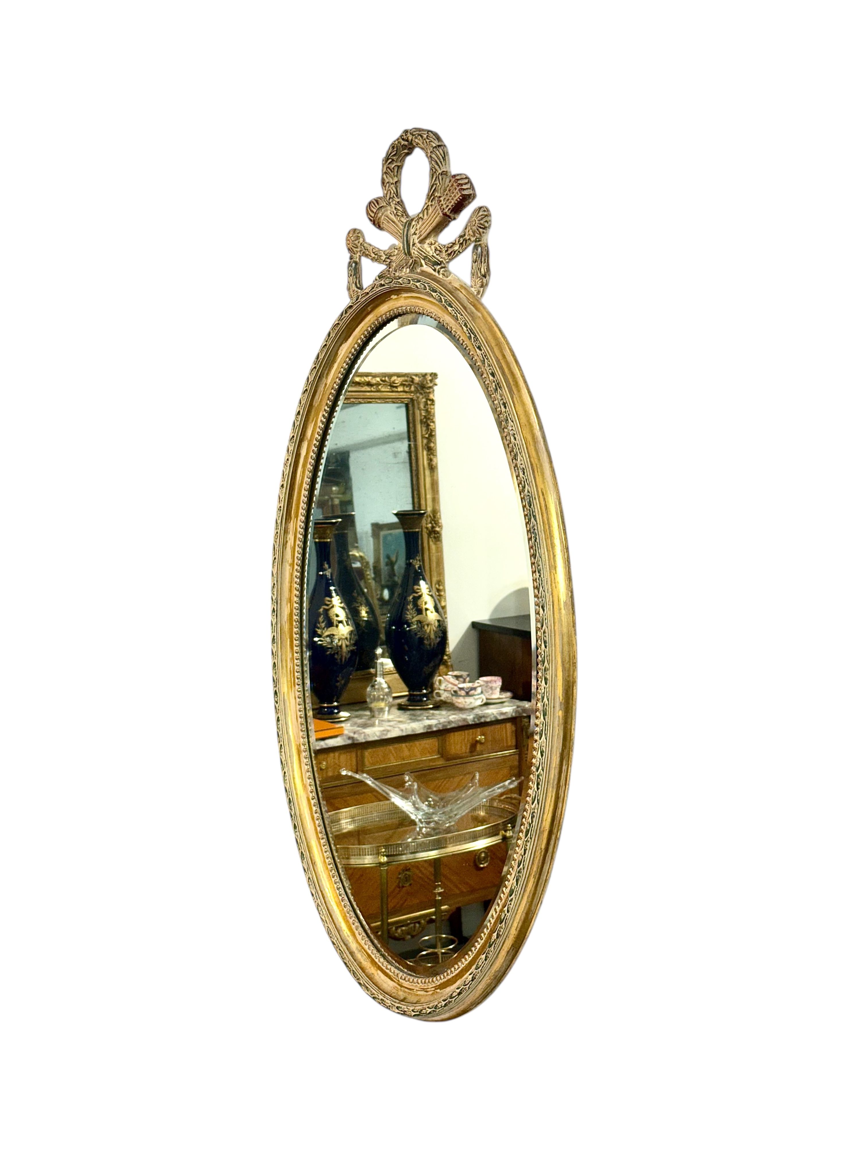 Grand miroir ovale en bois doré de style Louis XVI, Napoléon III, XIXe siècle