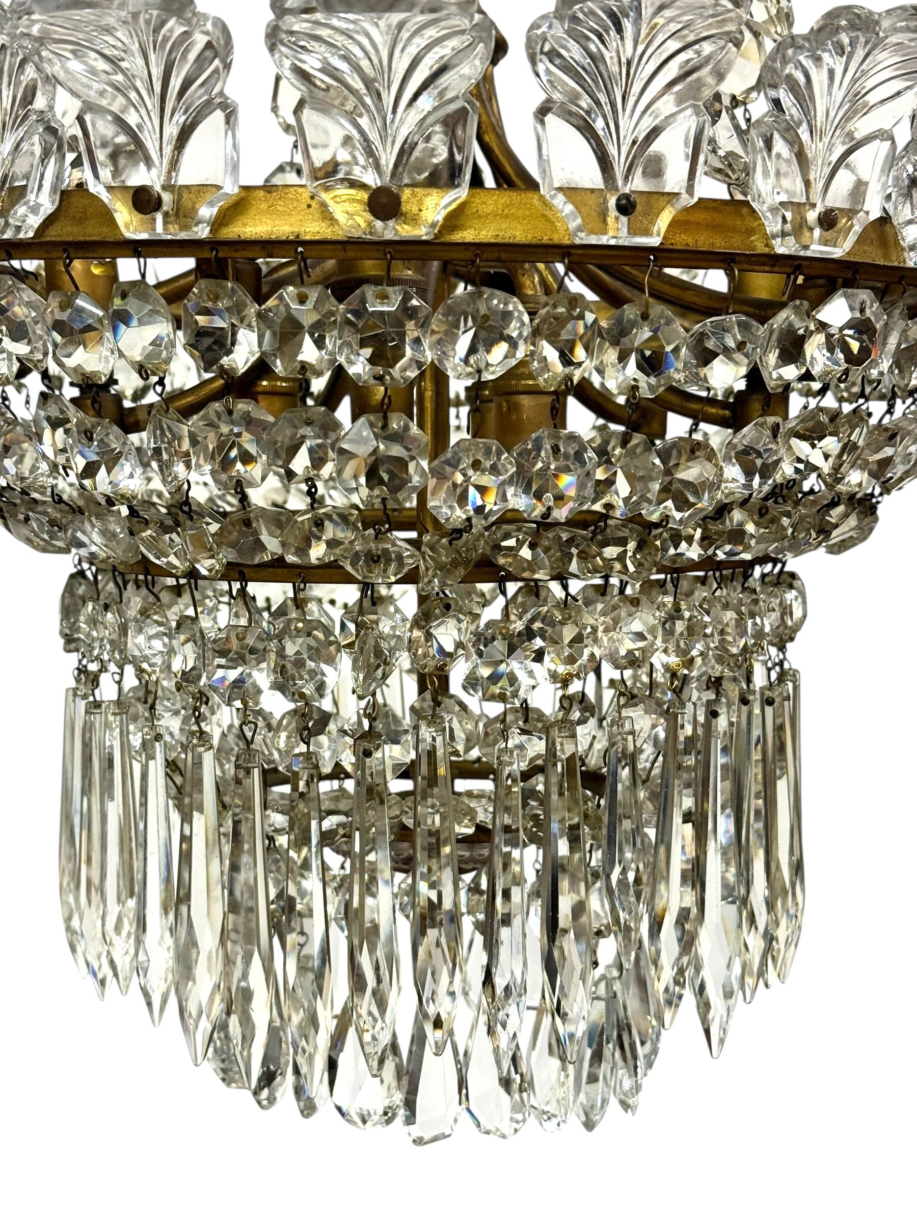 Lustre en bronze doré et cristal du XIXe siècle, attribué à Baccarat