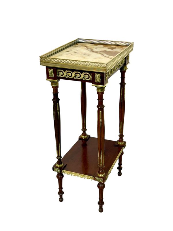 Table de salon en acajou, bronze doré et onyx, style Louis XVI